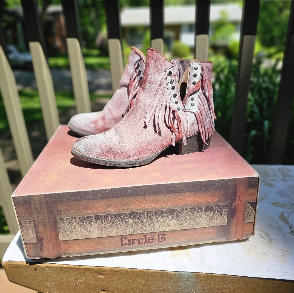 Circle G Fringe booties in Wine size 8